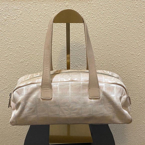 CHANEL Light Beige Tote Bag - Picture 1 of 10